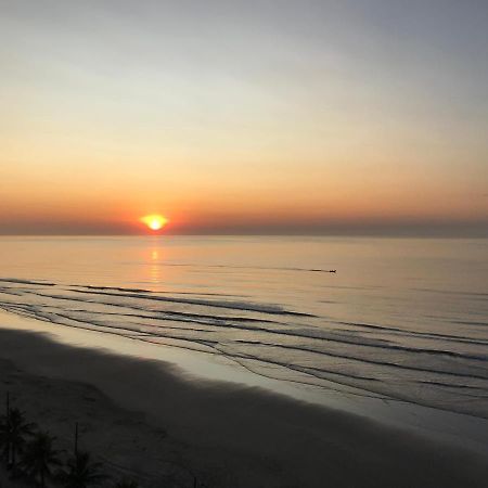 Mongagua Com Vista Para O Mar Pe Na Areia Экстерьер фото